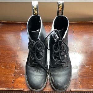 DOC MARTENS 1460 SMOOTH LEATHER LACE UP BOOTS
